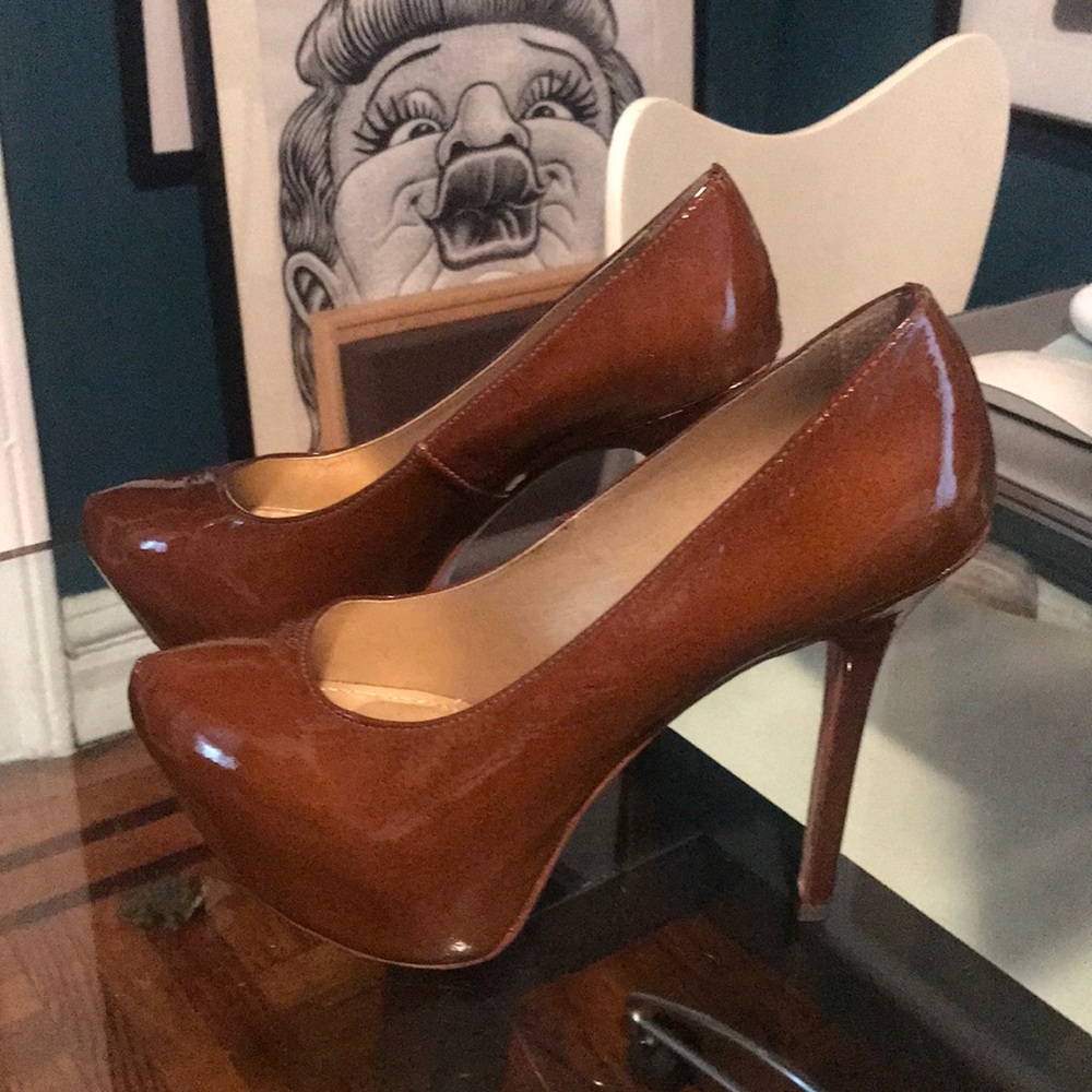 Report signature heels